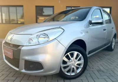 Sandero 1.6 completo eme excelente estado de conservação e baixa kilometragem
