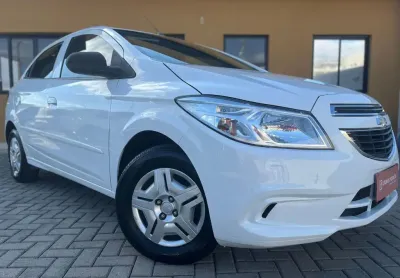 onix LT com multimidia MYLINK em ótimo estado de conservação 