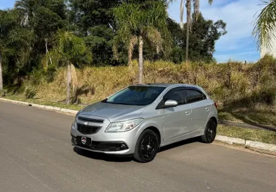 Chevrolet onix lt 1.0 ano 2013