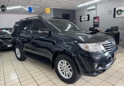 TOYOTA HILUX 3.0 SRV 4X4 CD 7 Lugares 16V Turbo Intercooler - 2012/2013