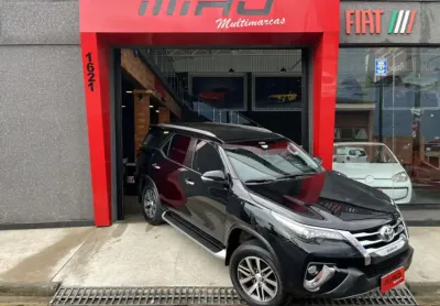 Toyota HILUX SW4 2.8 SRX 4X4 7 LUGARES 16V TURBO INTERCOOLER DIESEL 4P AUTOMÁTICO