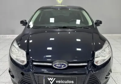 Veículo conservado pouco km 