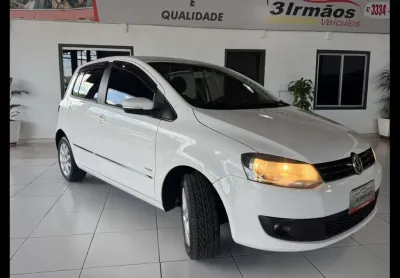 Volkswagen Fox 1.6 Mi Total Flex 8V 5p - Branca - 2011/2012
