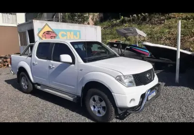 Nissan frontier  xe cd 4x2 2.5 tb diesel - branca - 2011/2011