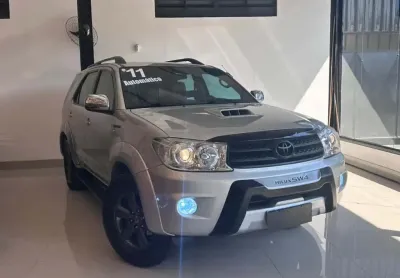 Toyota hilux sw4 2011 3.0 srv 4x4 7 lugares 16v turbo intercooler diesel 4p automático
