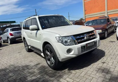 Pajero full 4x4 3.2 diesel - com interna off white e teto solar 
