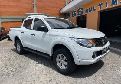 Mitsubishi l200 cd triton gl 4x4 2.4 diesel - cambio manual 2022/2023