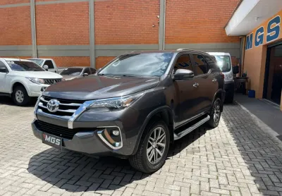Toyota hilux sw4 srx  diesel 5 lugares interna marrom 2.8