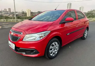 Chevrolet onix 1.0 mt lt 2013 - vermelha - 2013/2013