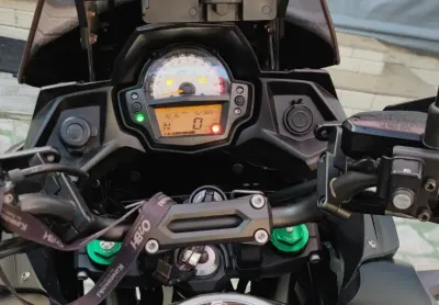 Kawasaki versys tourer ano 2019, cor cinza grafite.