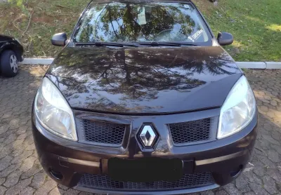 Sandero com motor novo revisado.