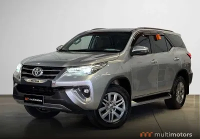 Toyota hilux sw4 srx 4x4 2.8 tdi 16v dies. aut.  - prata - 2018/2018