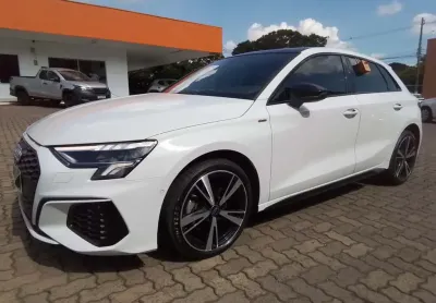 Audi A3 2024 2.0 40 tfsi mhev sportback performance black s-tronic