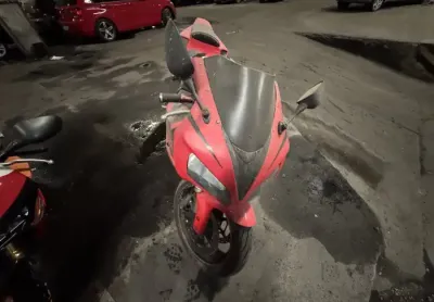 Honda cbr 1000 rr tres coracoes-mg ano/mod: 2007/2007 cor: vermelho