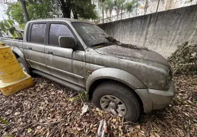 Mitsubishi l200 sport 4x4 hpe 2004 sao paulo-sp ano/mod: 2003/2004 cor: prata