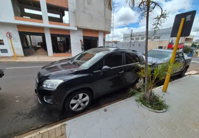 Chevrolet Tracker LTZ AT, cor preta, ano fabricação/modelo 2014/2014