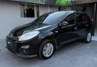 Sandero expression 1.0 completo  ️ ano 2013 ️apenas 100 mil km ️direção hidráulica  ️ar condicionado