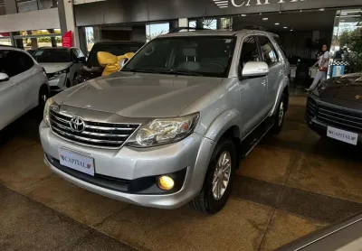 Toyota hilux sw4 2.7 sr 4x2 16v flex 4p automático - prata - 2012/2013