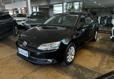 Volkswagen jetta 2.0 comfortline flex 4p tiptronic - preta - 2012/2013
