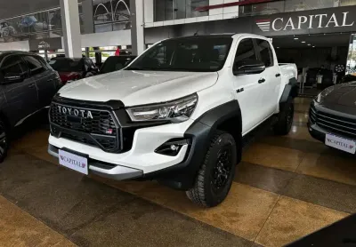Toyota hilux 2.8 d-4d turbo diesel cd gr-s 4x4 automático - branca - 2023/2024