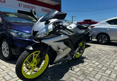 Yamaha yzf r15 0 cc 