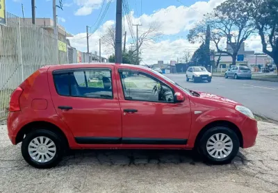 Sandero vermelho 2012 bem corservado financia sem nada de entrada