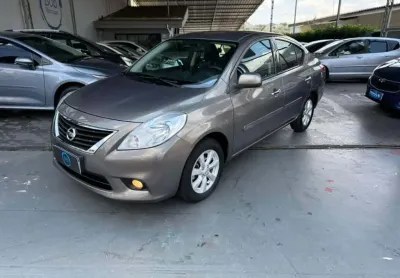 Versa sl 1.6 flex mecânico 2014 troco e financio