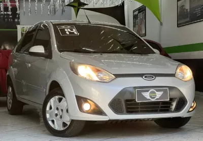 Ford fiesta sedan 1.6 rocam completo financia e troca