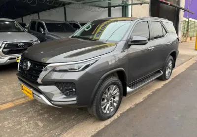 Toyota hilux sw4 2.8 d-4d turbo diesel srx 7l 4x4 automático