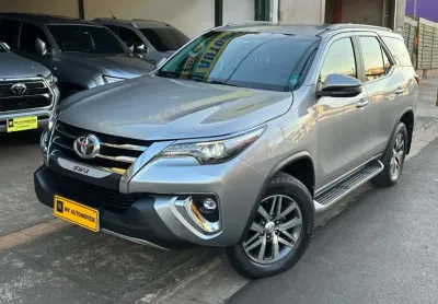 Toyota hilux sw4 2.8 srx 4x4 7 lugares 16v turbo intercooler diesel 4p automático