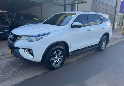 Toyota hilux sw4 2.7 srv 7 lugares 4x2 16v flex 4p automático