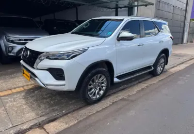 Toyota hilux sw4 2.8 d-4d turbo diesel srx 7l 4x4 automático