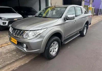 Mitsubishi l200 triton 2.4 16v turbo diesel sport hpe top cd 4p 4x4 automático