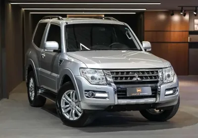 Mitsubishi pajero full hpe 3.8 v6 at 2 portas / 73.000km