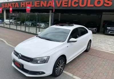 Volkswagen jetta /vw  2.0t - branca - 2013/2013