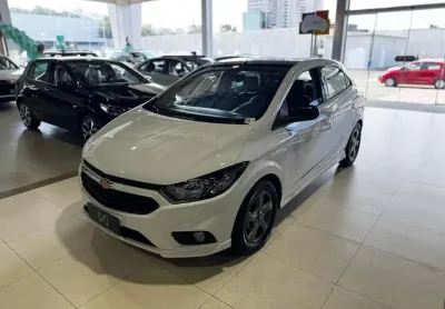 Chevrolet onix hatch effect 1.4 8v f.power 5p mec.  - branca - 2018/2018