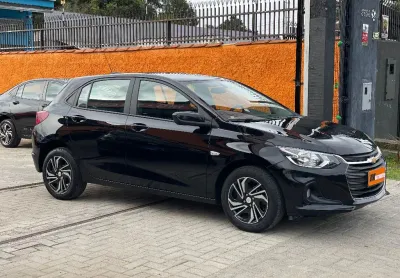 Onix hatch lt 1.0 2024 * com multimídia e câmera de ré!