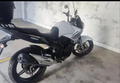 Yamaha fazer 250 blueflex 2015
moto muito conservada
