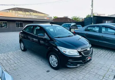 GM - Chevrolet ONIX HATCH LT 1.0 8V FlexPower 5p Mec. 2013 Flex