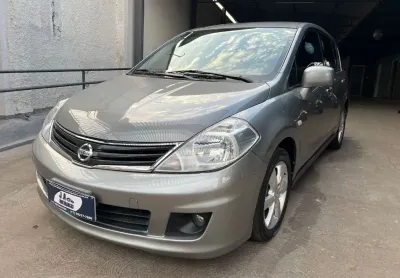 Tiida 1.8 2013 completo carro sem detalhes muito conservado 