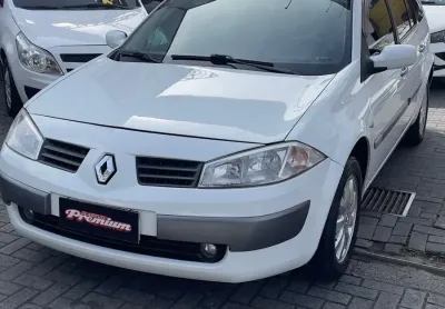Mégane grand tour dynamique  2012 1.6 16v (manual) perua média com foco em espaço, conforto e custo-