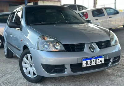 Clio 4 portas em ótimo estado. 