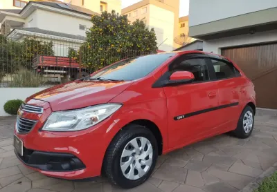Onix 2013 lt completo