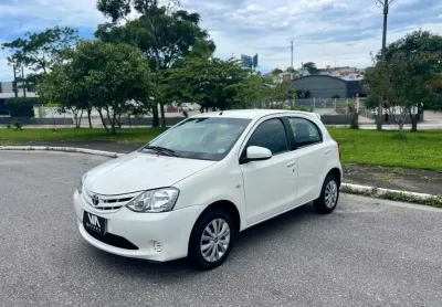 Toyota etios xs 1.5 flex - branca - 2015/2016