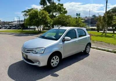 Toyota Etios X 1.3 Flex 16V 5p Mec.  - Prata - 2016/2017
