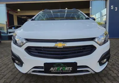 Chevrolet onix 1.4mt activ - branca - 2017/2018