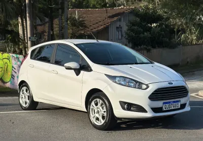 Carro de estrema qualidade  para pessoas exigentes   4 pneus novos rodas de liga leve todos os vidro