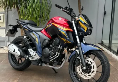 Yamaha fz25 capitã marvel