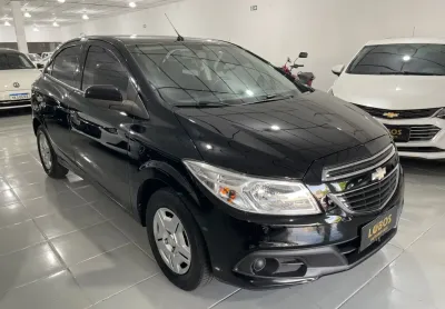 Onix hatch lt 1.0 8v flex 5p mec.