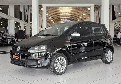 Volkswagen fox 1.6 mi rock in rio 8v flex 4p manual 2014,se destaca por ser uma série especial com v